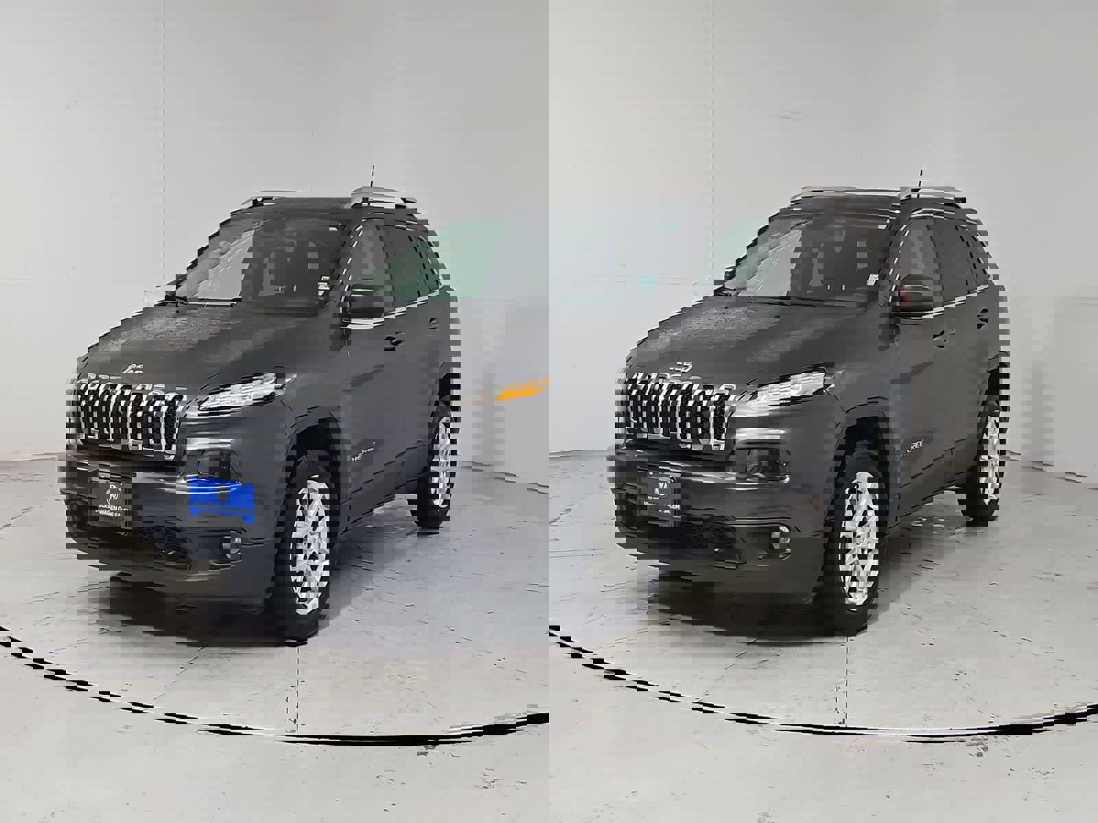 Used 2018 Jeep Cherokee Latitude Plus w/ Comfort/Convenience Group image 1