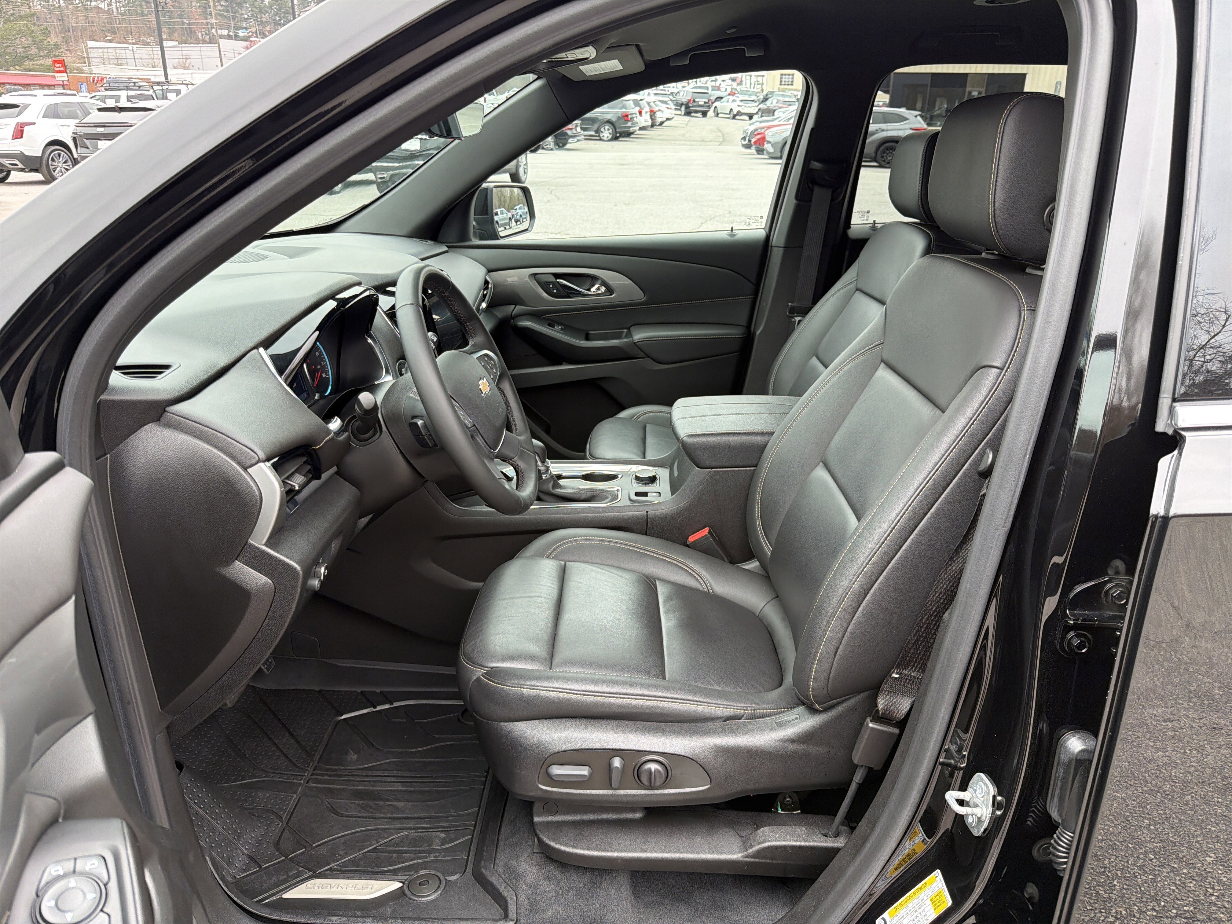 Used 2023 Chevrolet Traverse LT w/ LT Premium Package image 10