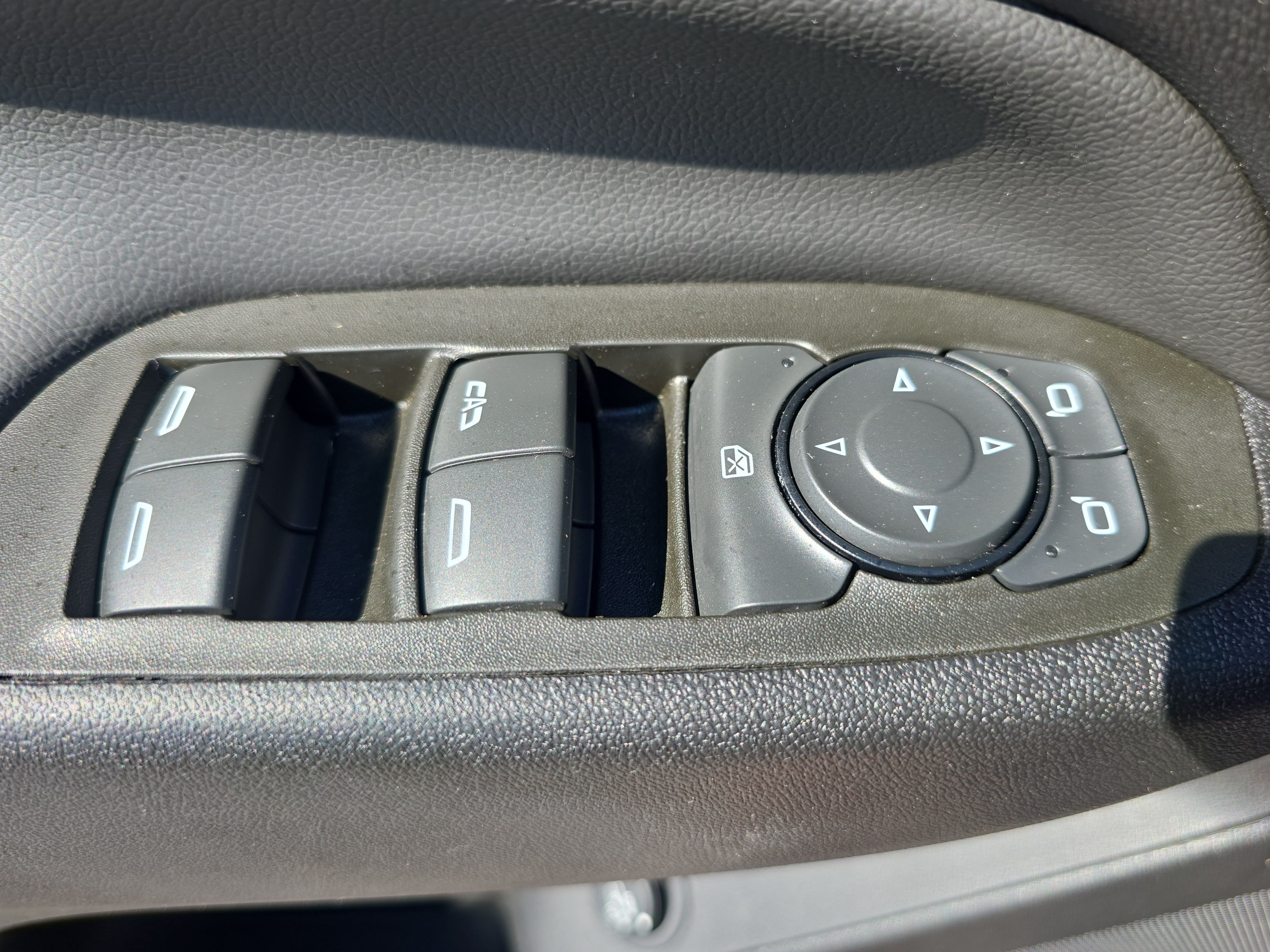 Used 2023 Chevrolet Equinox LT FWD image 29