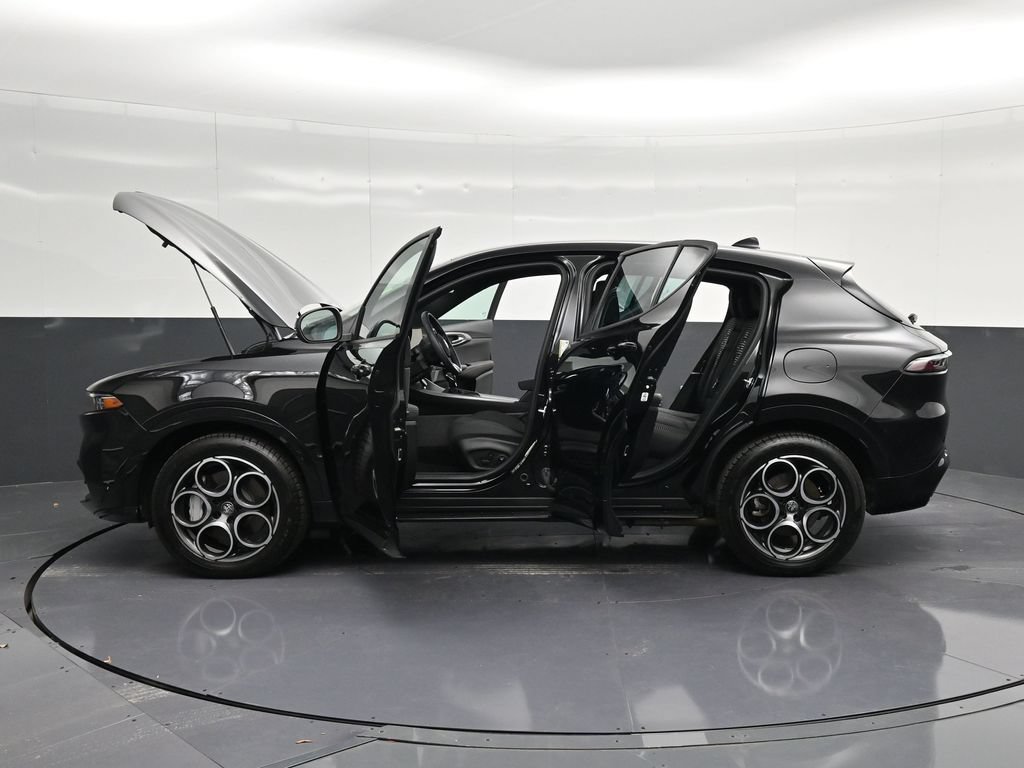 Used 2025 Alfa Romeo Tonale AWD/4WD image 44