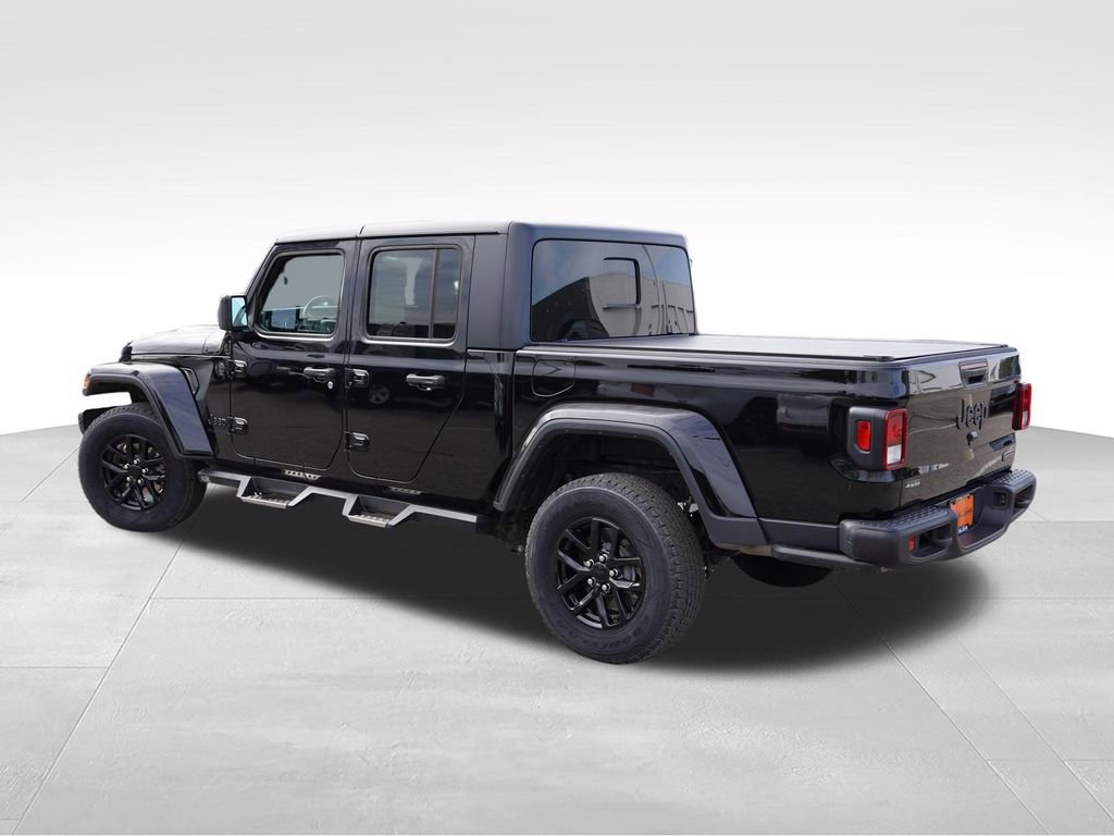 Certified 2023 Jeep Gladiator Sport AWD/4WD image 8
