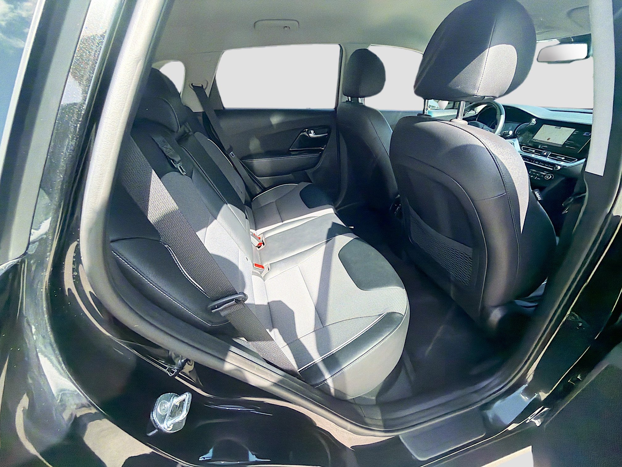 Used 2022 Kia Niro EX image 27