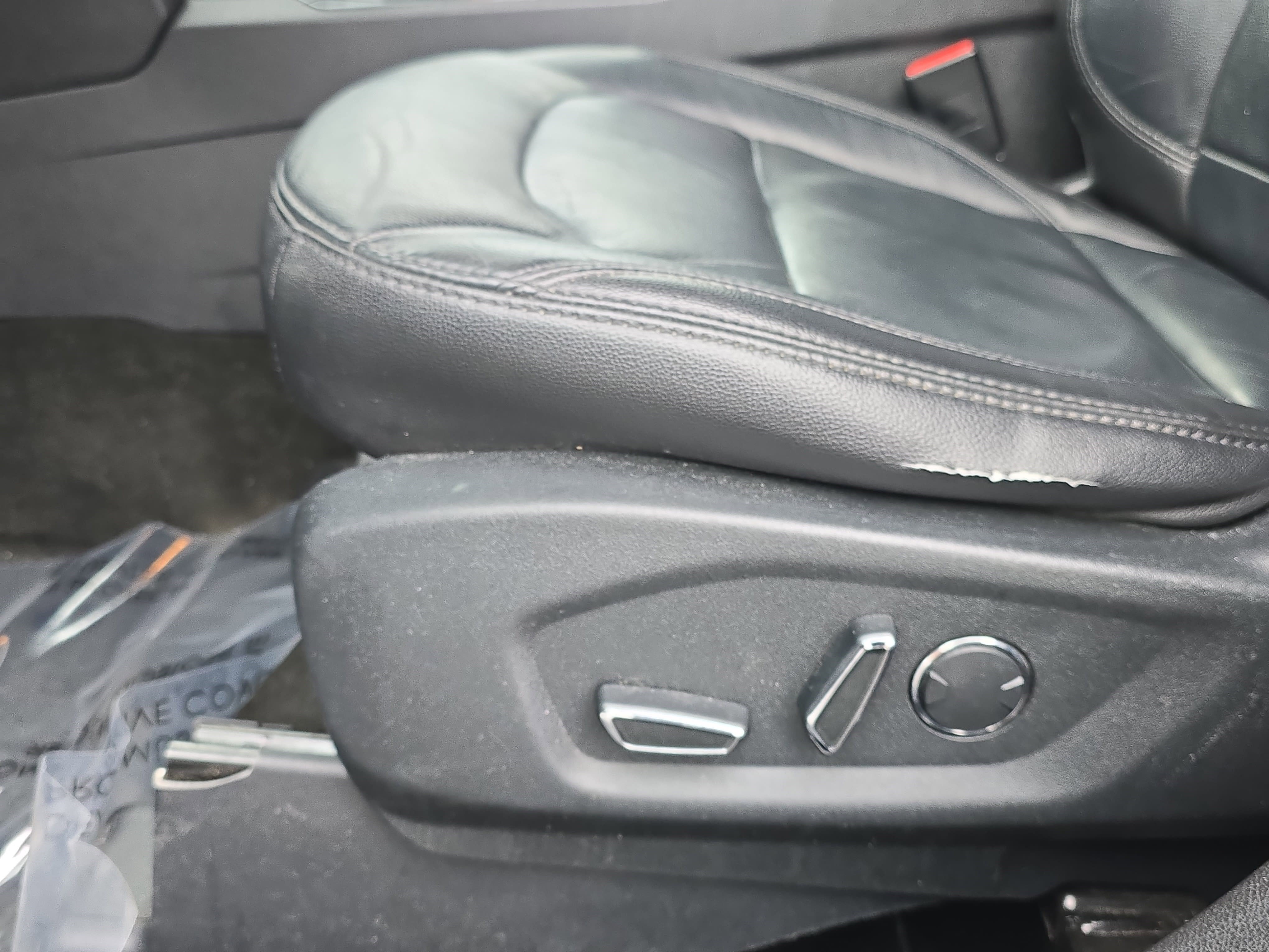 Used 2018 Ford Explorer XLT w/ Equipment Group 202A image 27