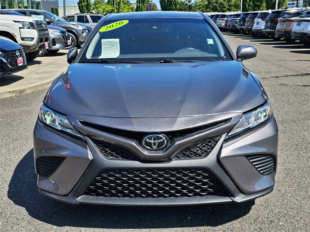 Used 2020 Toyota Camry SE image 2