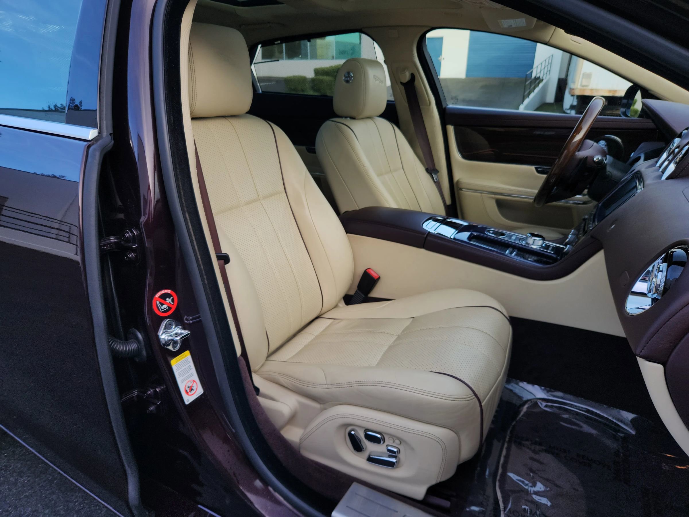 Used 2011 Jaguar XJ L Supersport RWD image 26