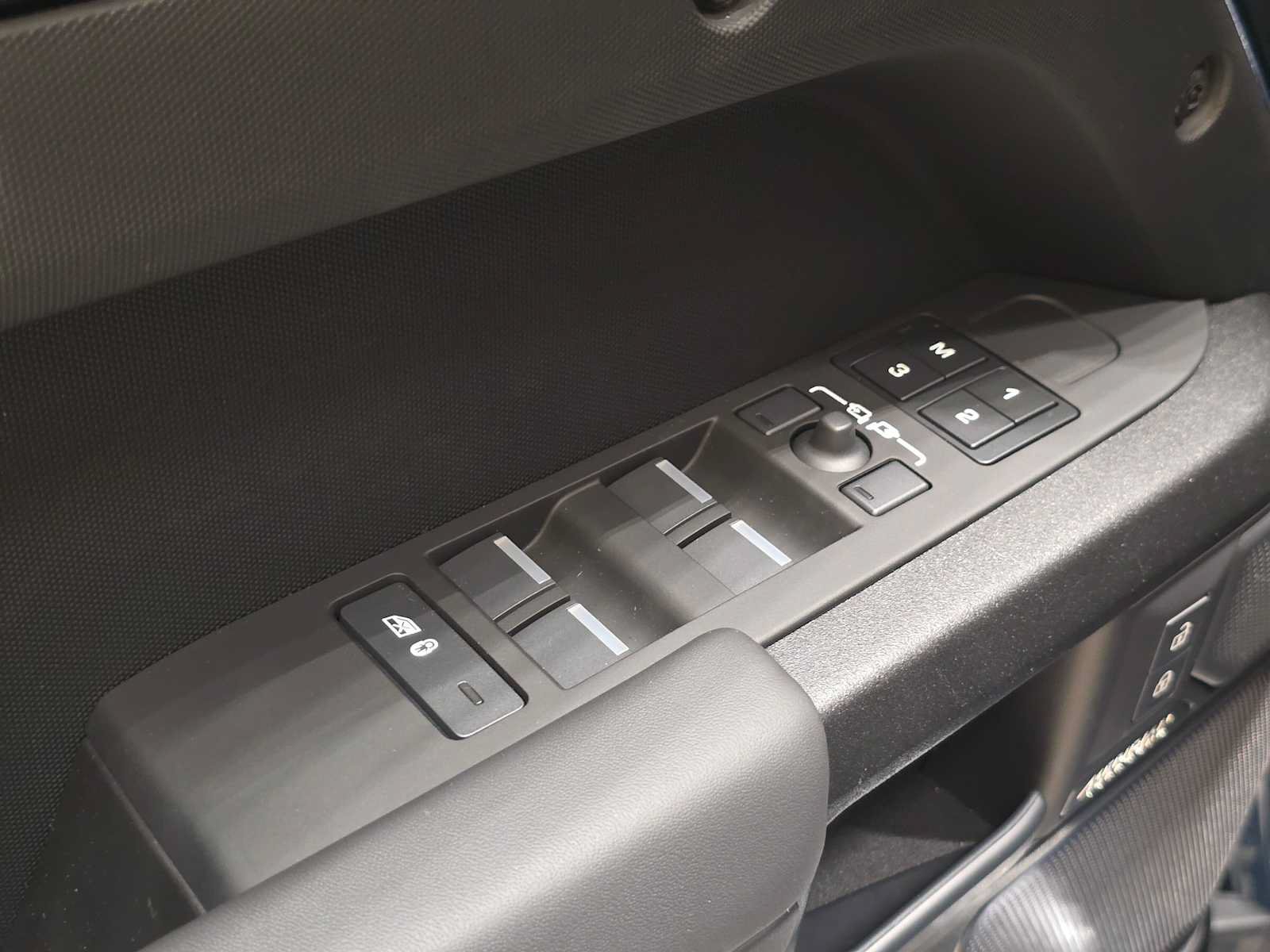 New 2026 Land Rover Defender 110 OCTA AWD/4WD image 23