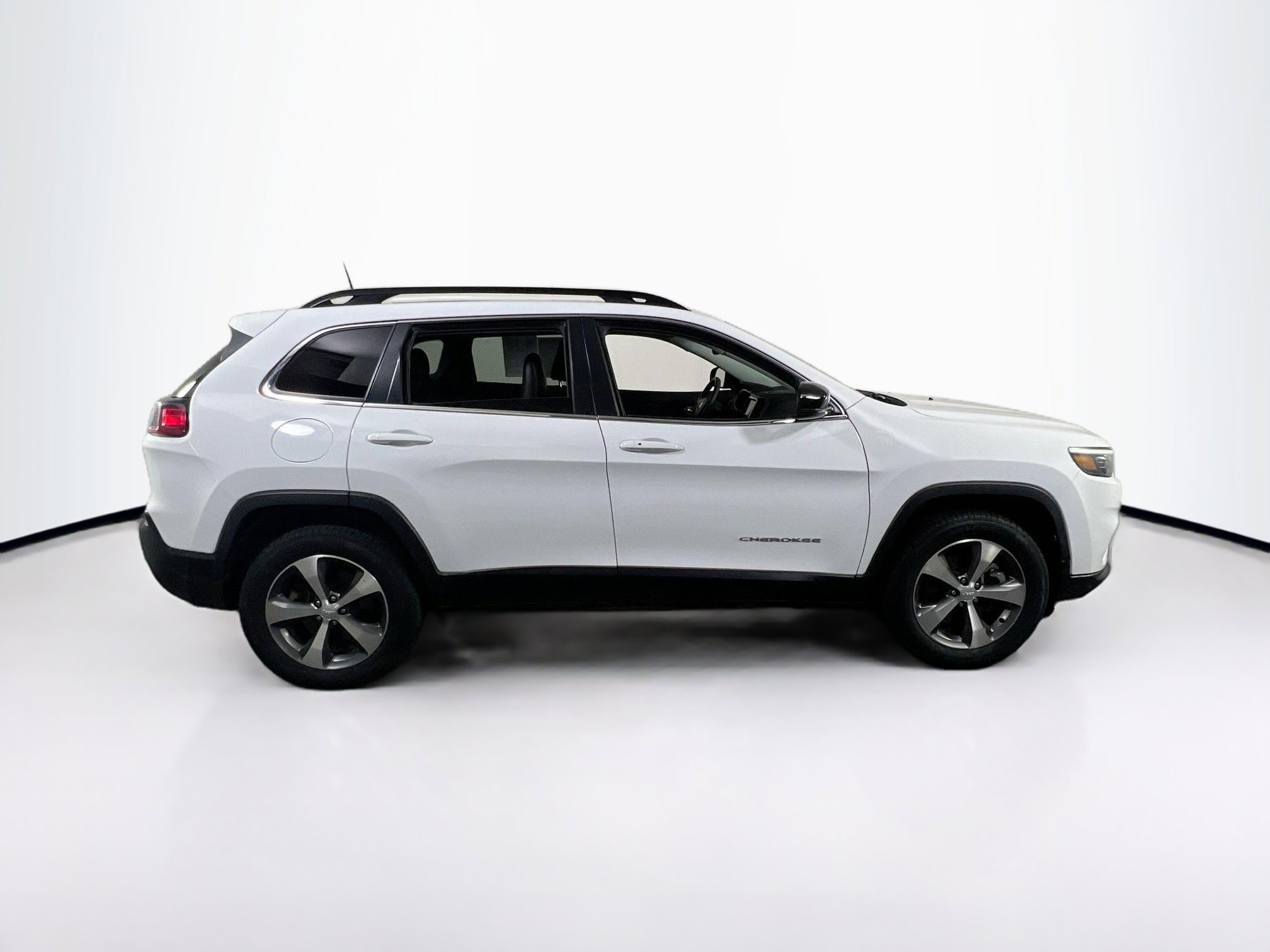 Used 2022 Jeep Cherokee Limited image 4