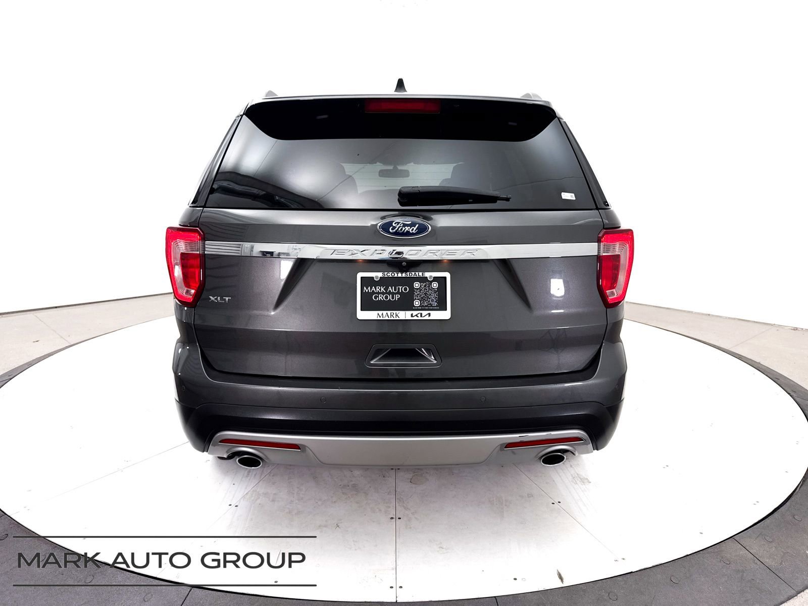 Used 2017 Ford Explorer XLT w/ Equipment Group 201A FWD image 12