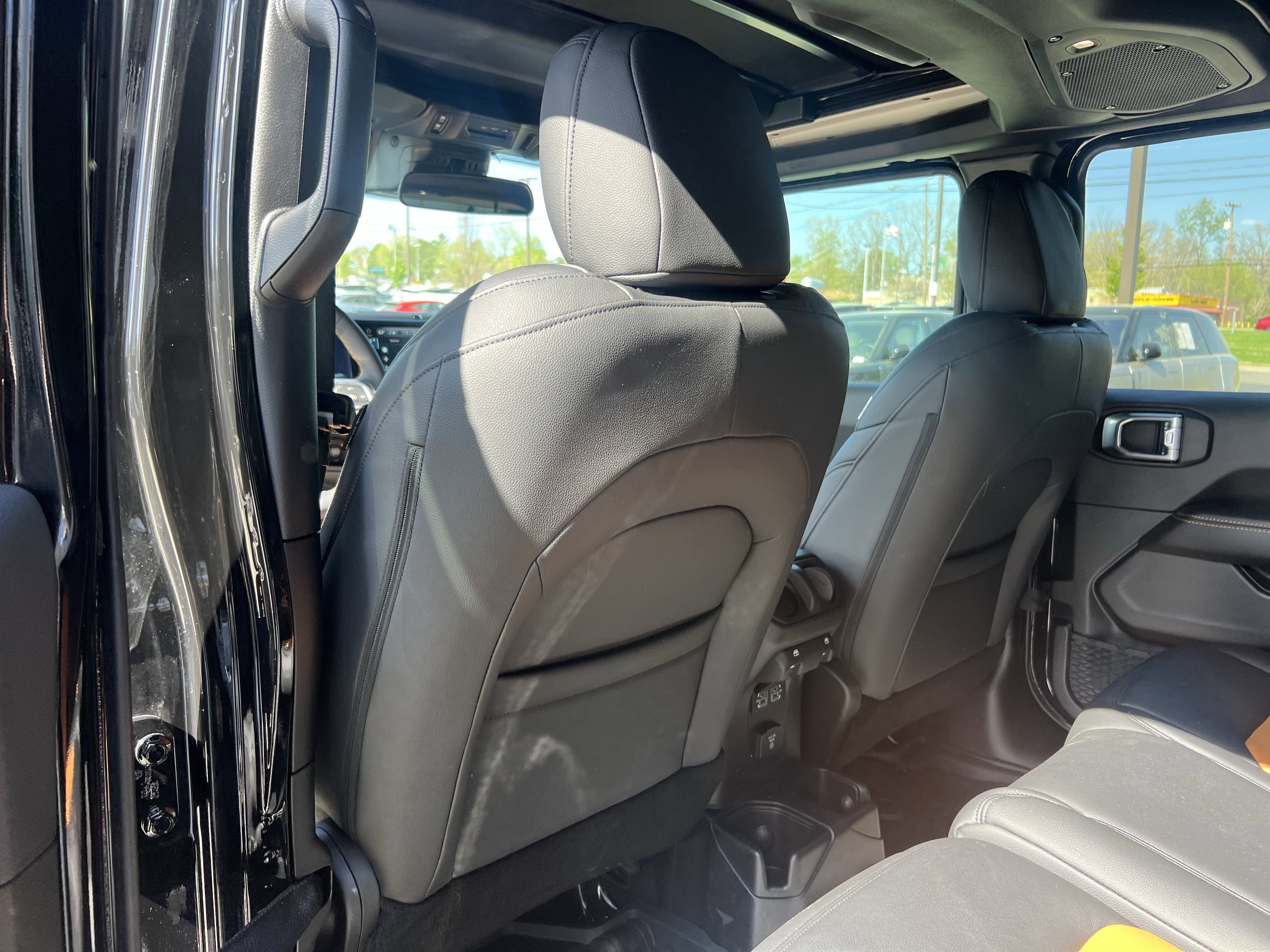 Used 2024 Jeep Wrangler Sahara image 34