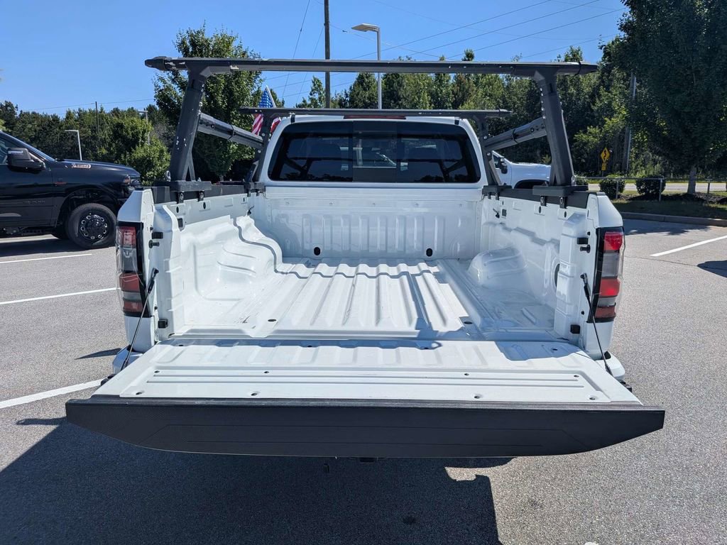 Used 2025 Nissan Frontier SV RWD image 6