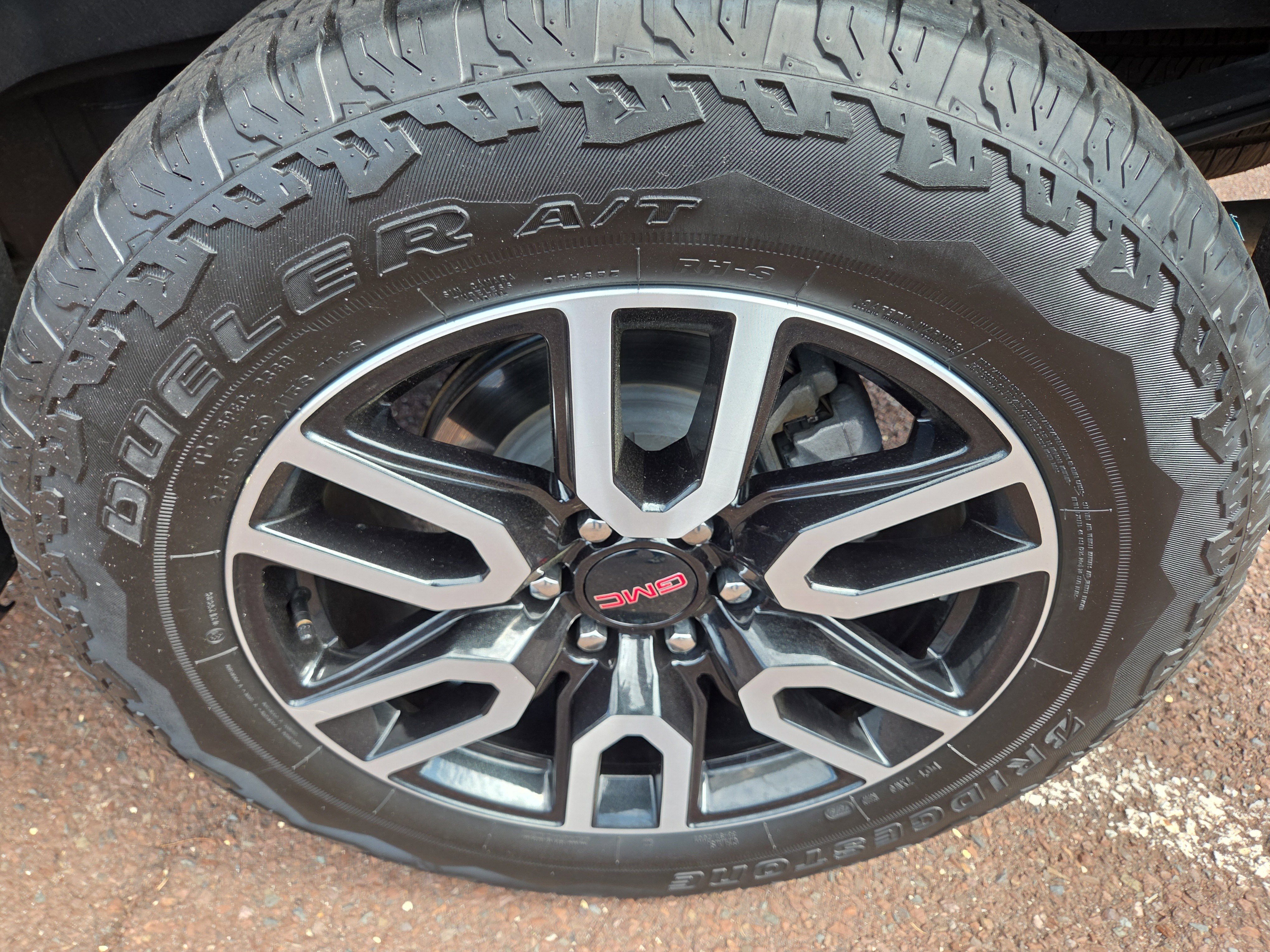 Used 2024 GMC Sierra 1500 AT4 w/ Technology Package image 11