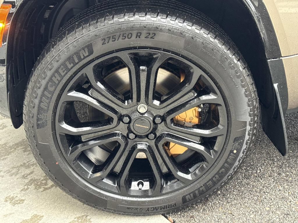 New 2026 Land Rover Defender 110 AWD/4WD image 11