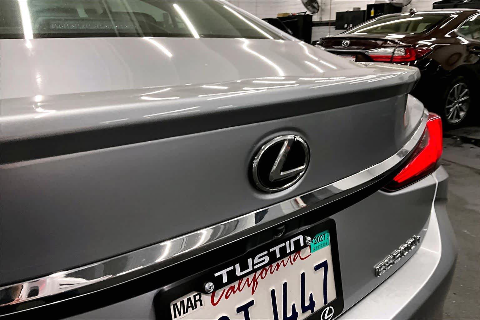 Used 2025 Lexus ES 300h w/ Premium Package FWD image 31
