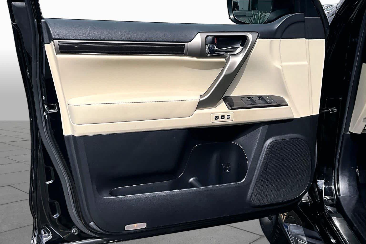 Used 2021 Lexus GX 460 Premium w/ Accessory Package AWD/4WD image 22