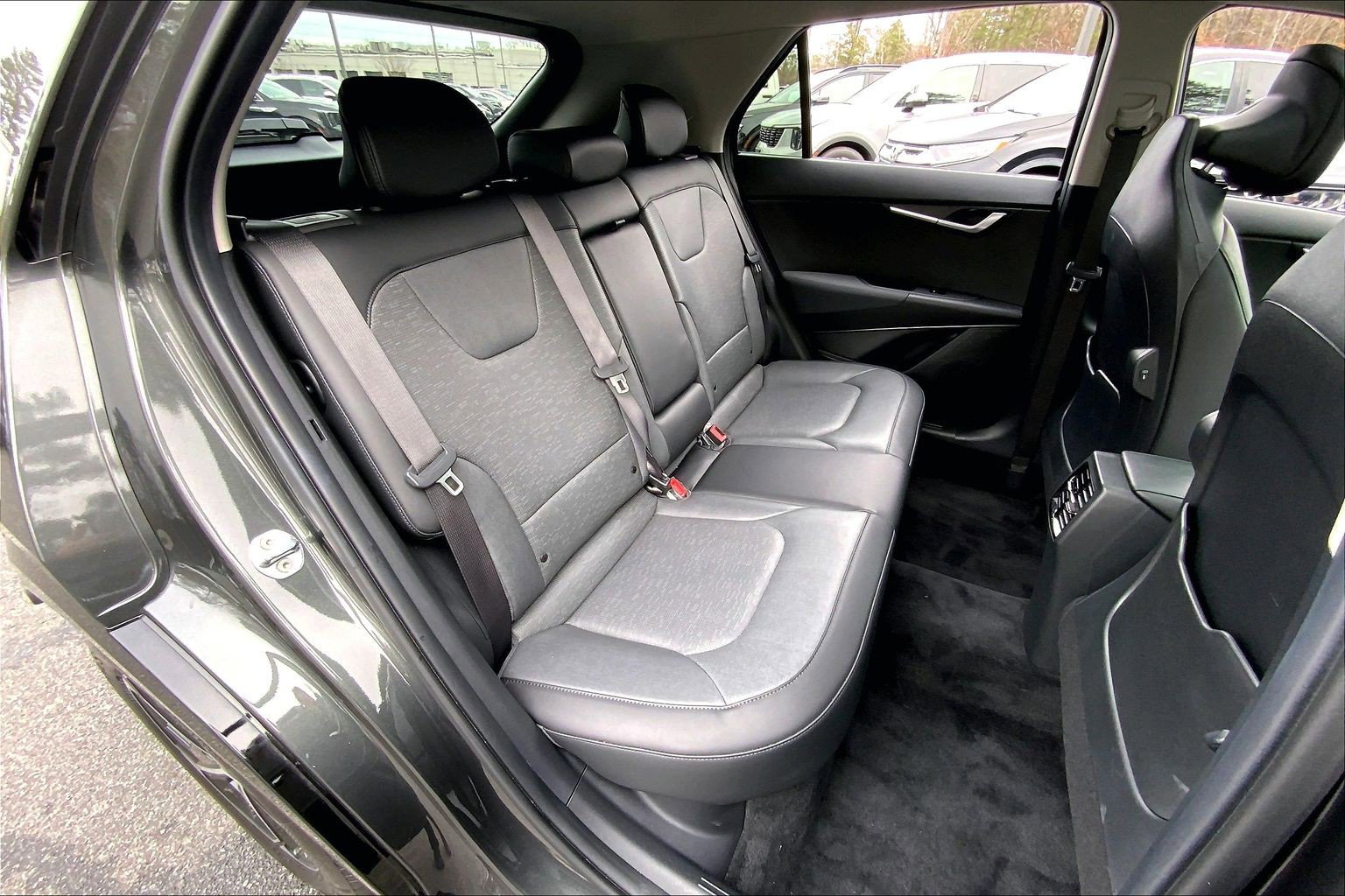 Used 2023 Kia Niro SX image 29