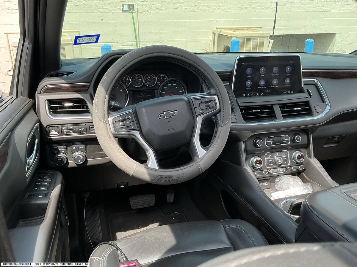 Used 2021 Chevrolet Suburban Z71 w/ Luxury Package AWD/4WD image 8