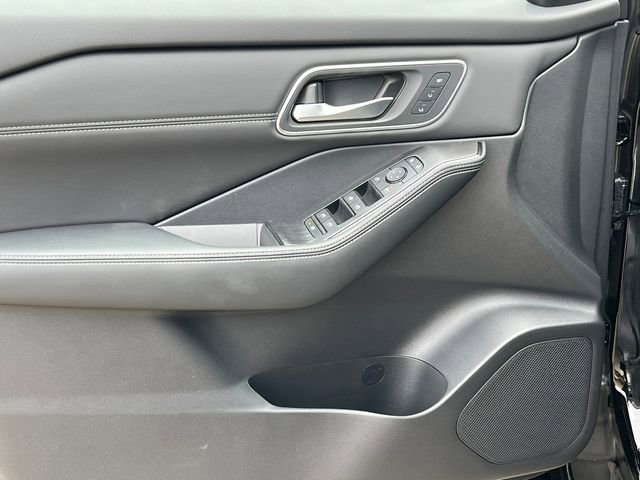 New 2026 Nissan Rogue Platinum image 12