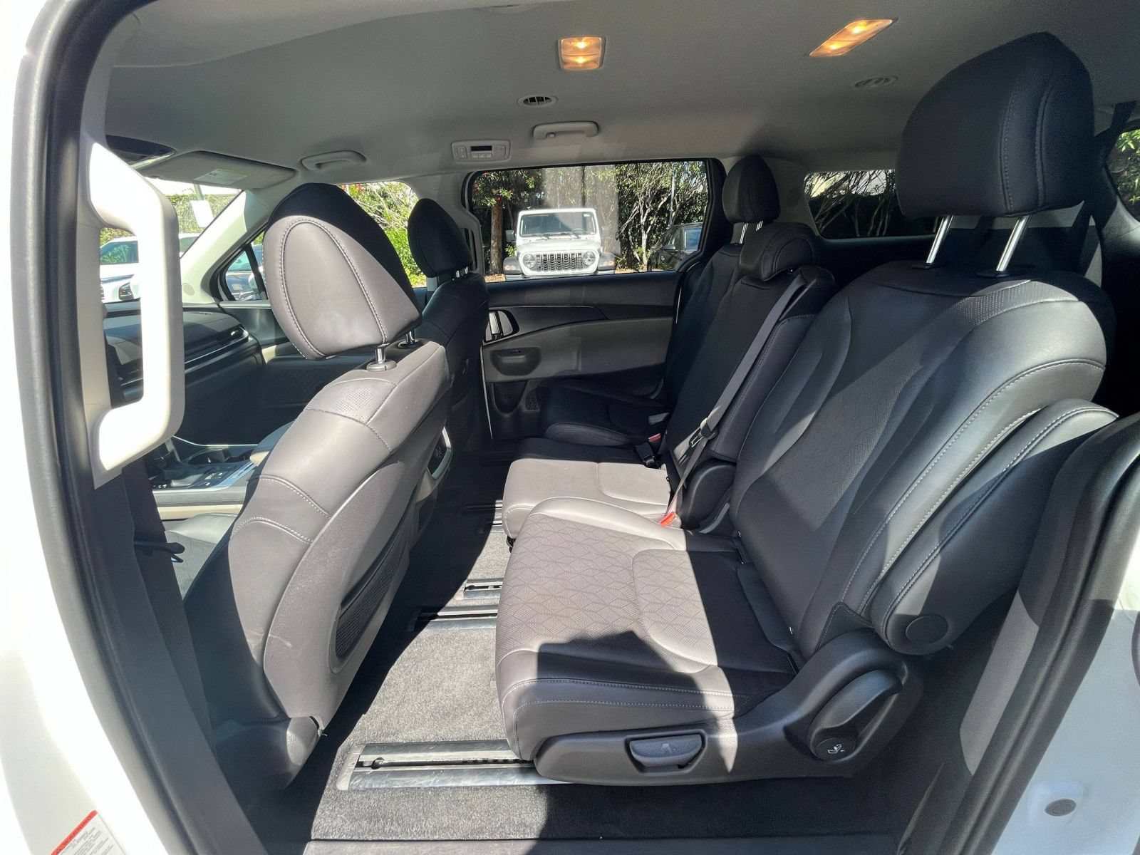 Used 2026 Kia Carnival FWD image 23