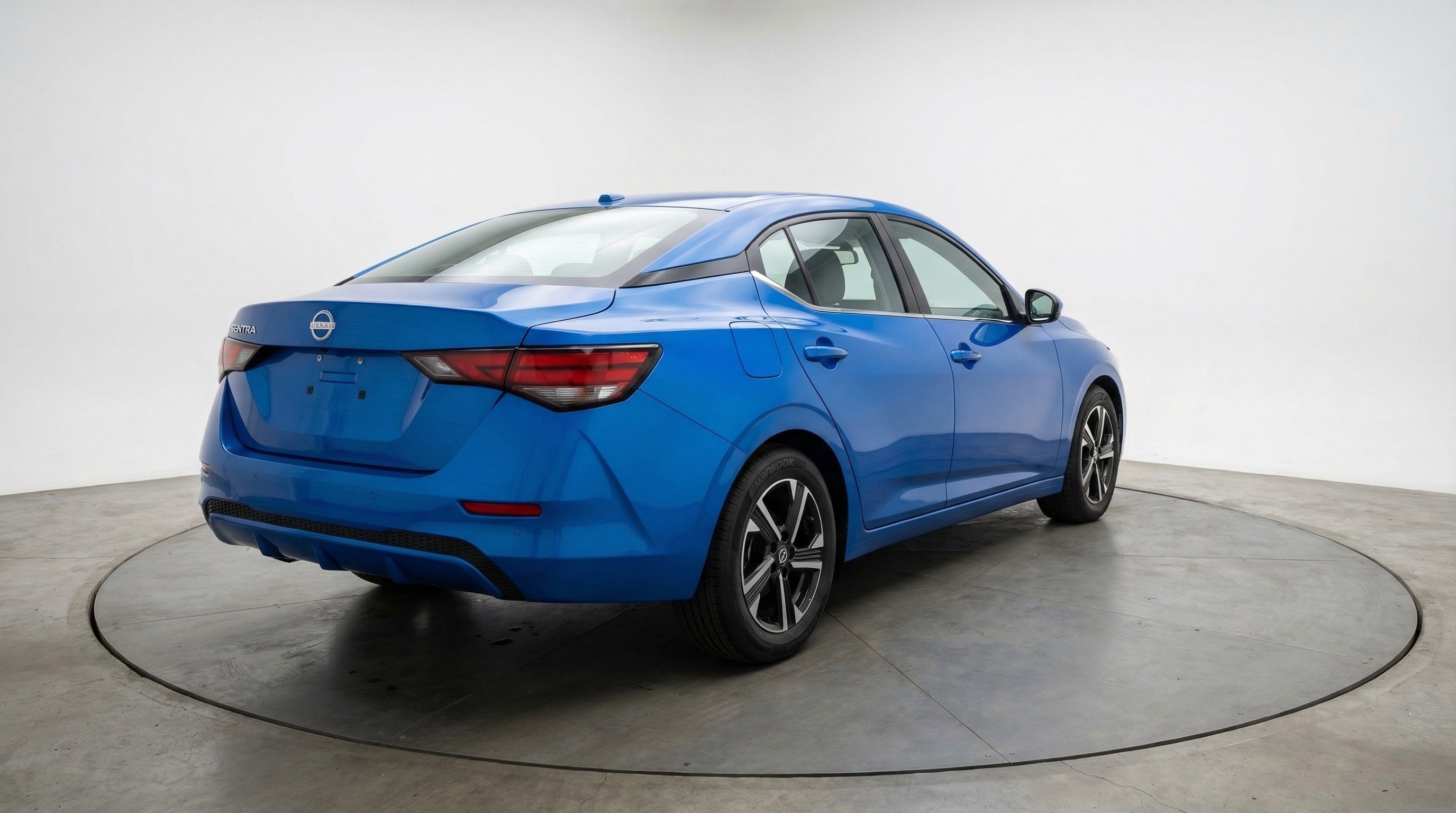 Used 2025 Nissan Sentra SV FWD image 9