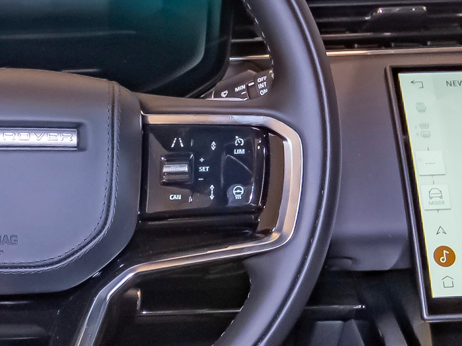 New 2025 Land Rover Range Rover Sport SE image 16