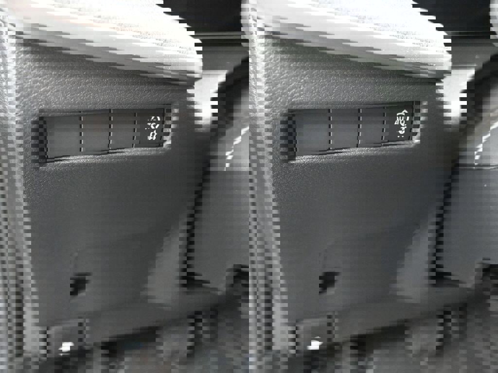 New 2026 Nissan Kicks SV image 13