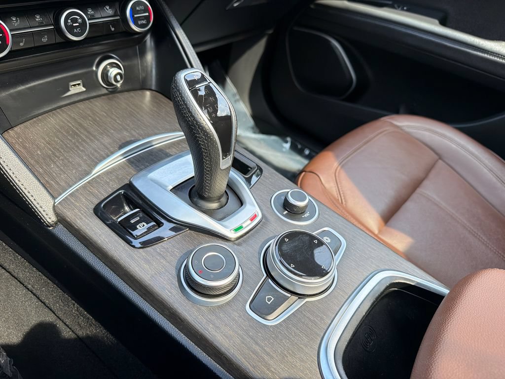 Used 2022 Alfa Romeo Stelvio Ti AWD/4WD image 28
