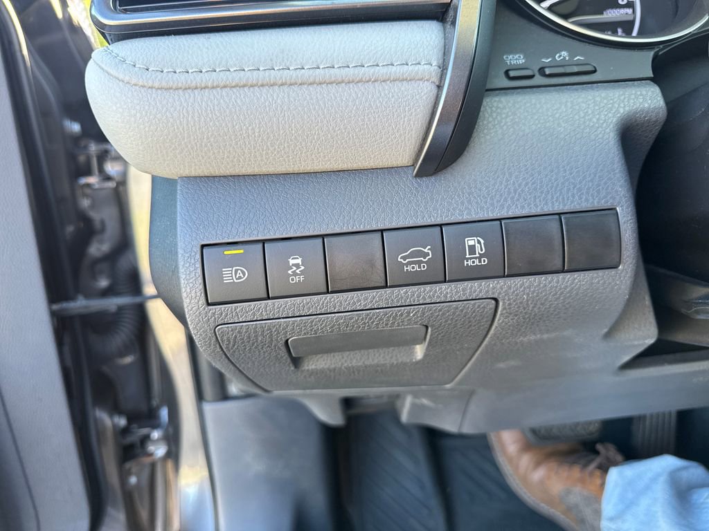 Used 2021 Toyota Camry LE AWD/4WD image 22