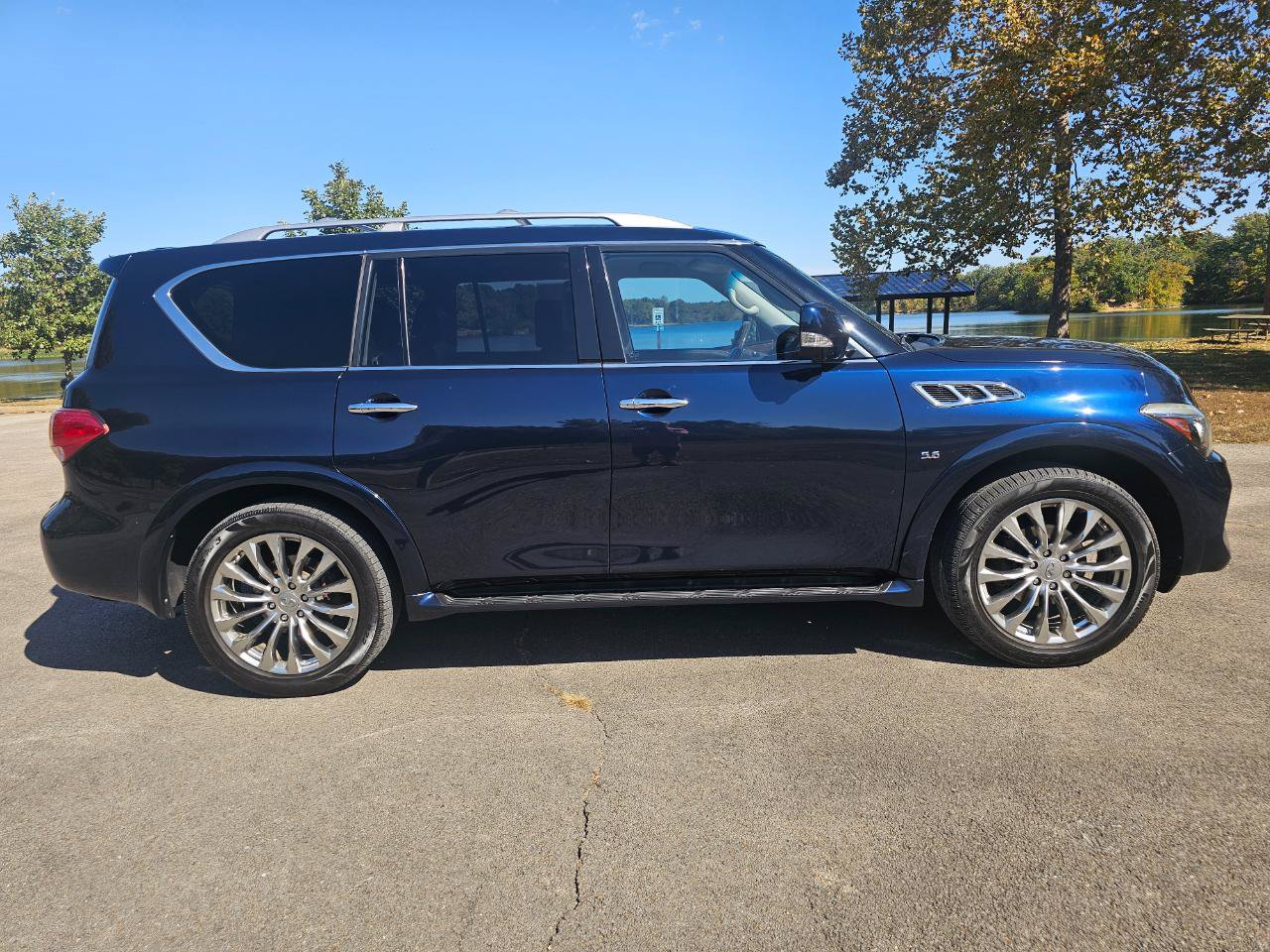 Used 2015 INFINITI QX80 4WD w/ 22" Wheel Package image 3