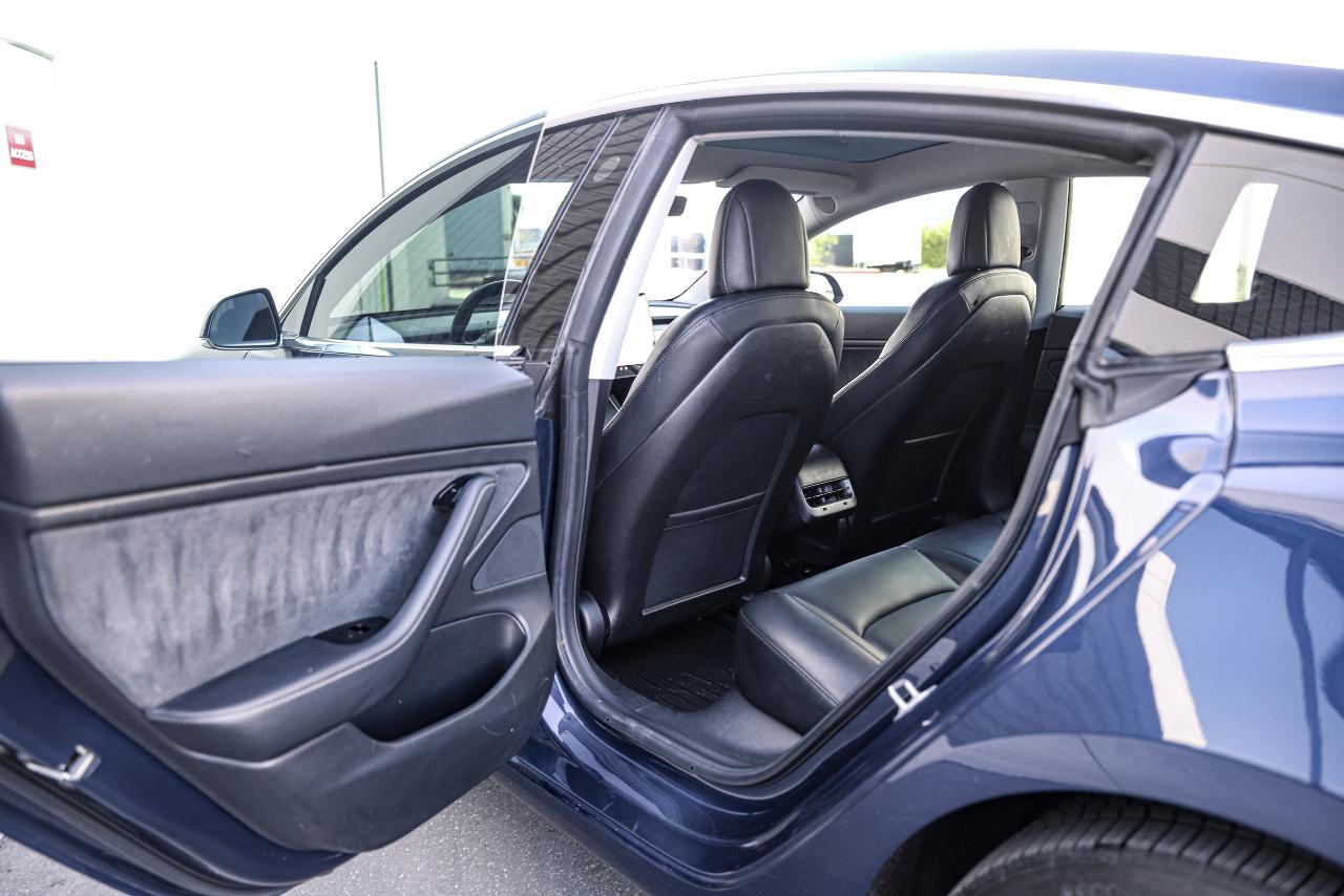 Used 2018 Tesla Model 3 Mid Range RWD image 33