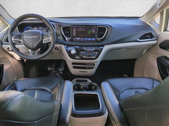 Used 2022 Chrysler Pacifica Touring-L FWD image 16
