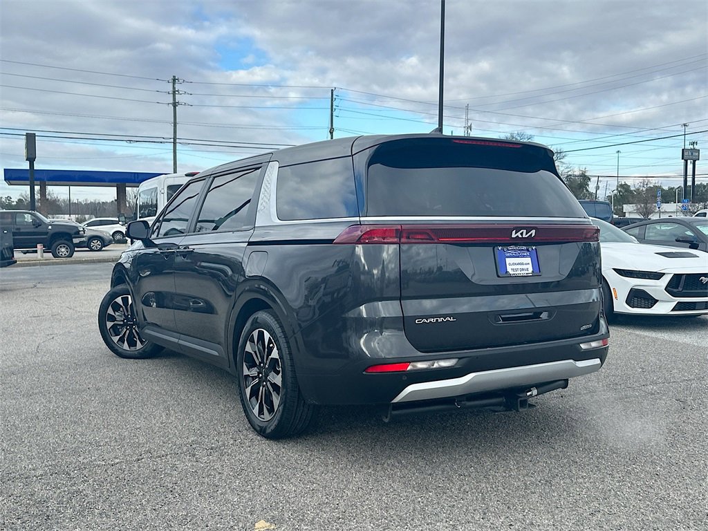 Used 2024 Kia Carnival EX image 6