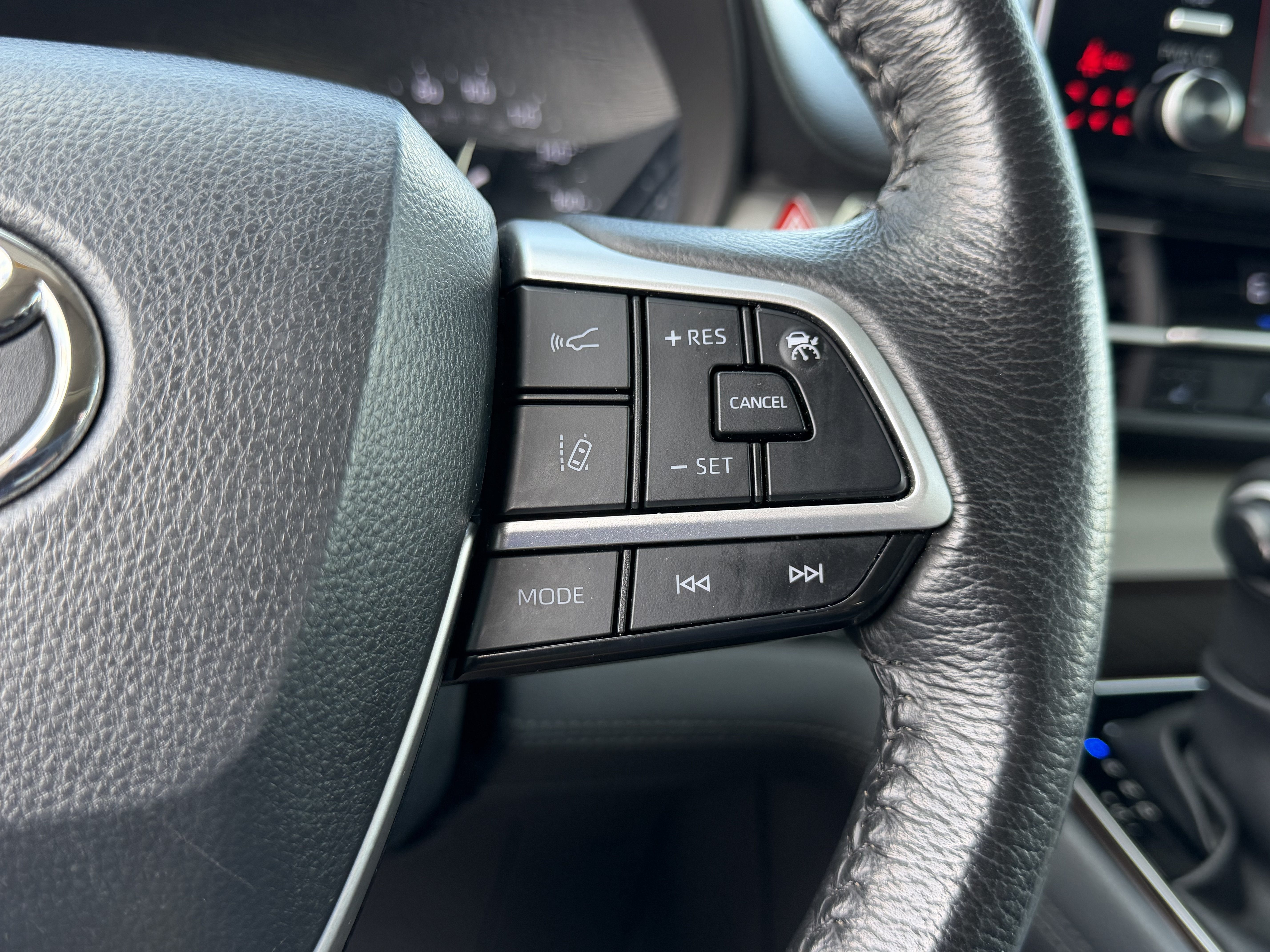 Certified 2024 Toyota Sienna XLE FWD image 29