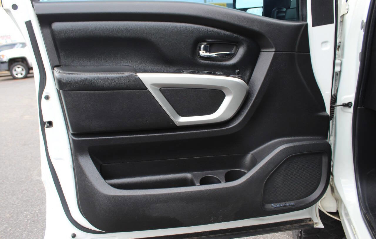 Used 2017 Nissan Titan PRO-4X image 16