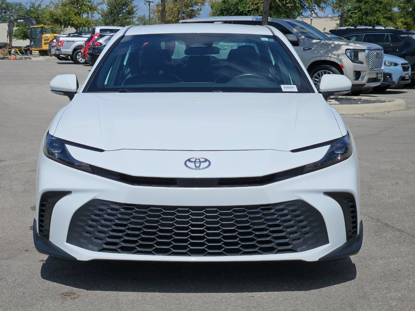 Used 2025 Toyota Camry SE FWD image 8