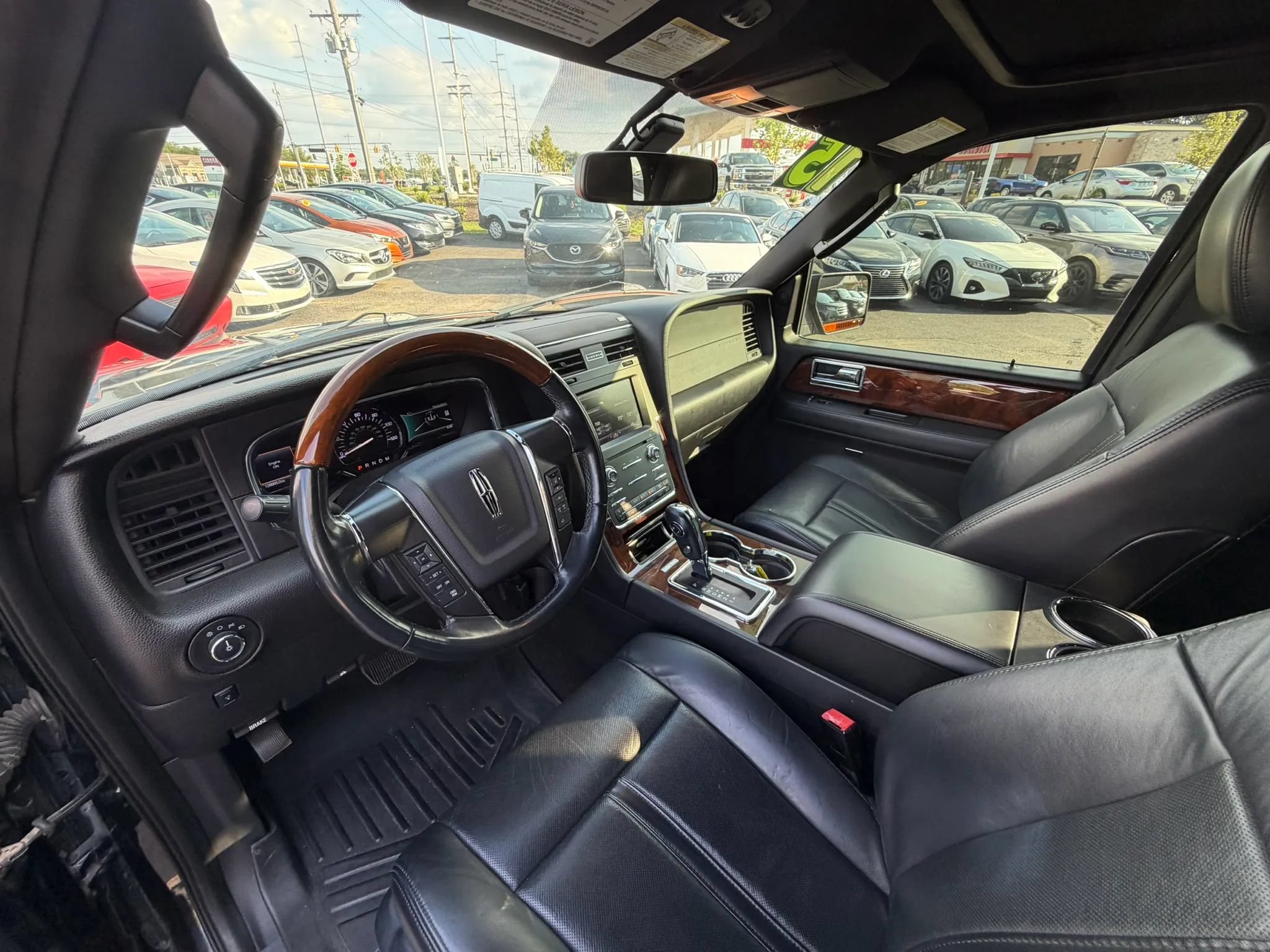 Used 2015 Lincoln Navigator 4WD image 16