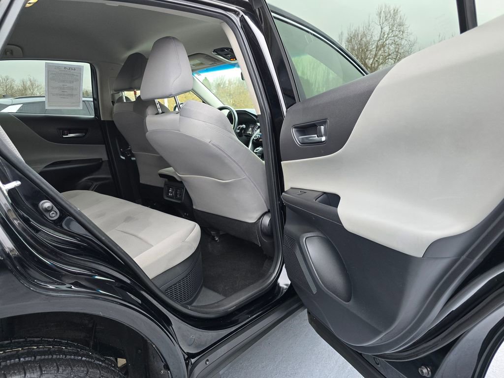 Used 2022 Toyota Venza LE image 15