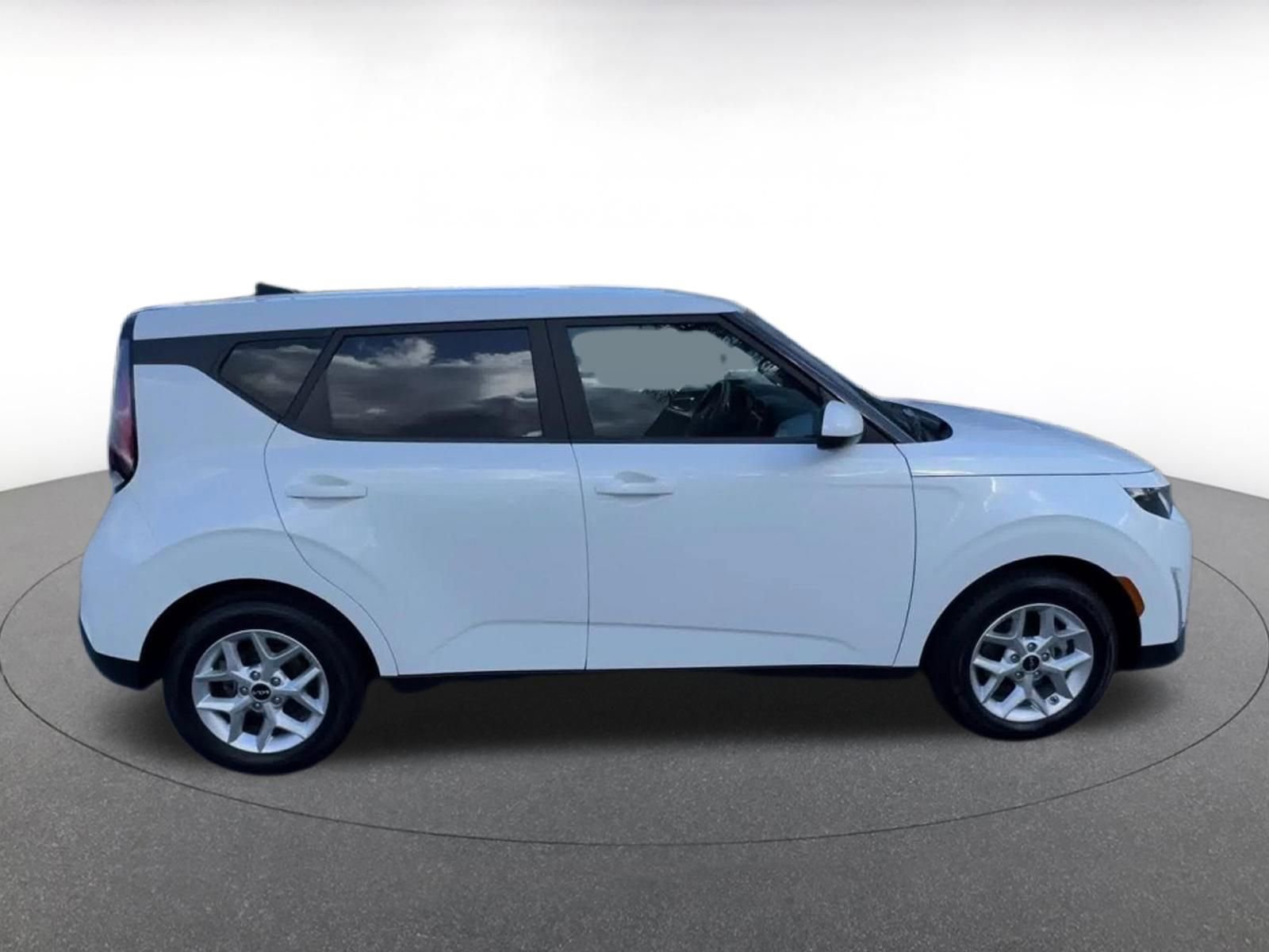 Used 2025 Kia Soul LX w/ LX Technology Package image 16