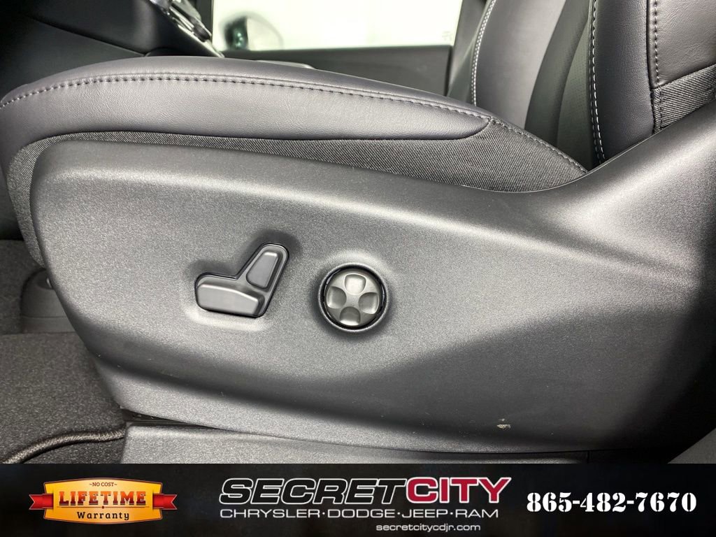 New 2026 Chrysler Pacifica Select image 14