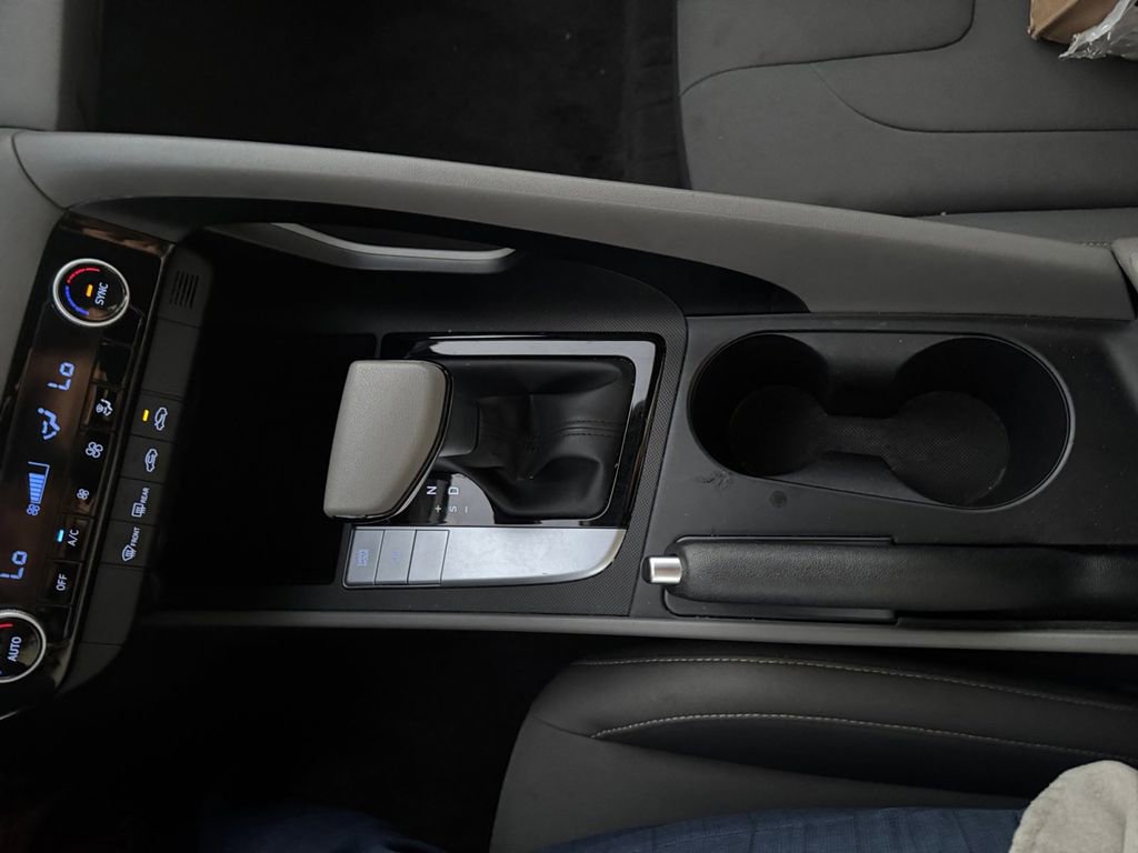 Used 2024 Hyundai Elantra SEL image 22