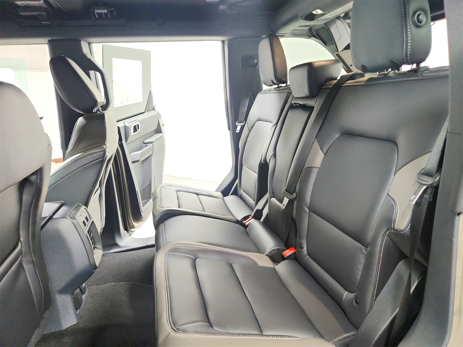 New 2025 Ford Bronco Outer Banks w/ Sasquatch Package image 37