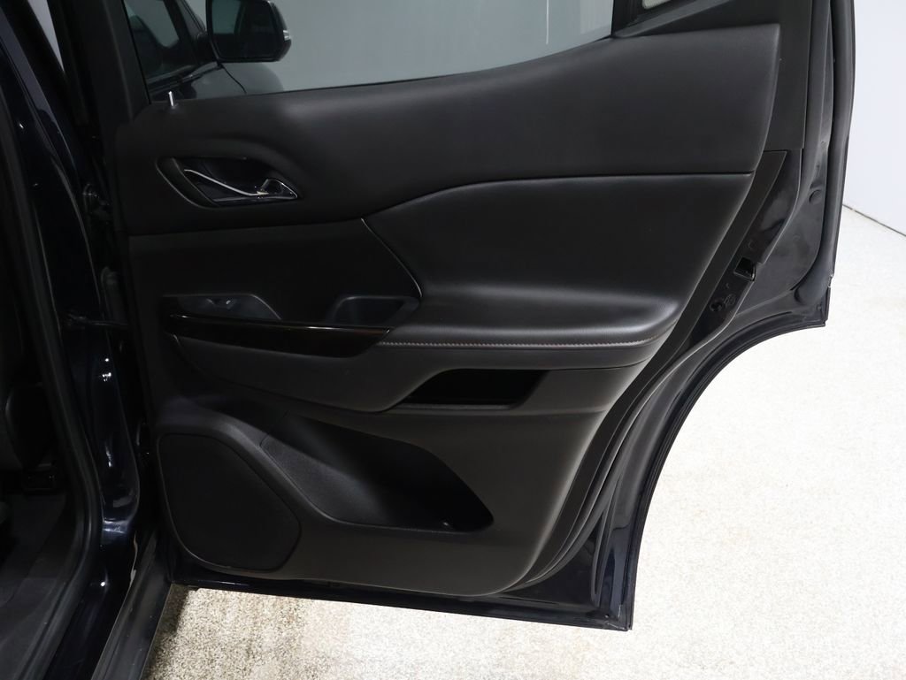 Used 2022 GMC Acadia AT4 w/ GMC Pro Grade Package image 21