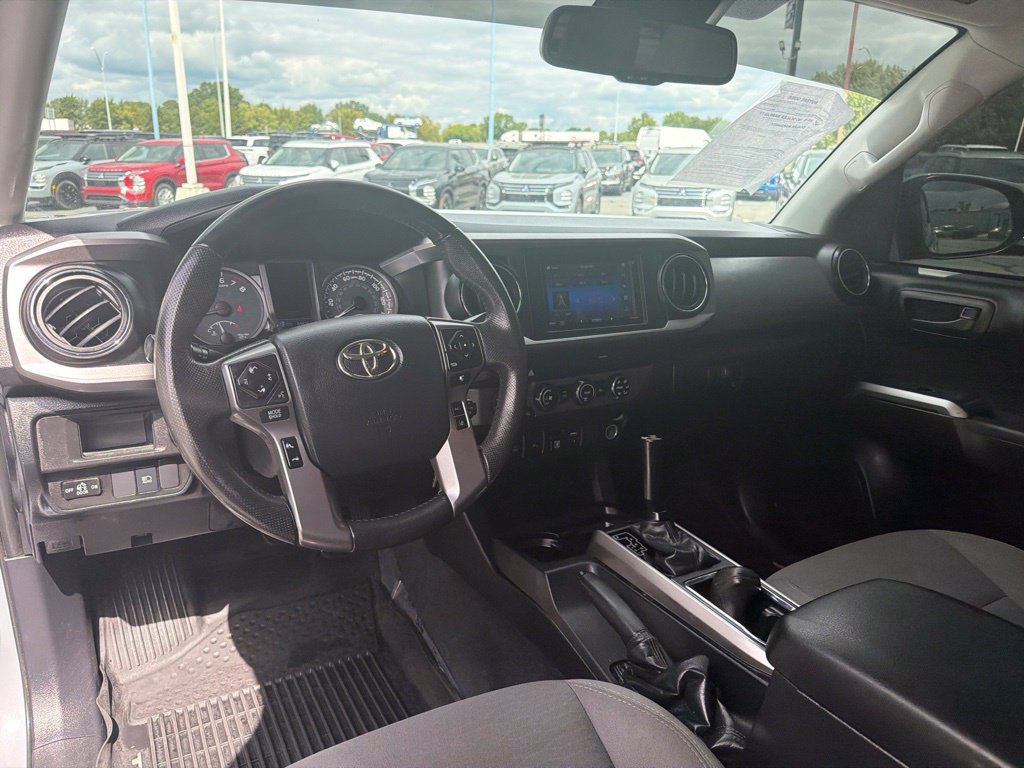 Used 2019 Toyota Tacoma SR5 AWD/4WD image 13