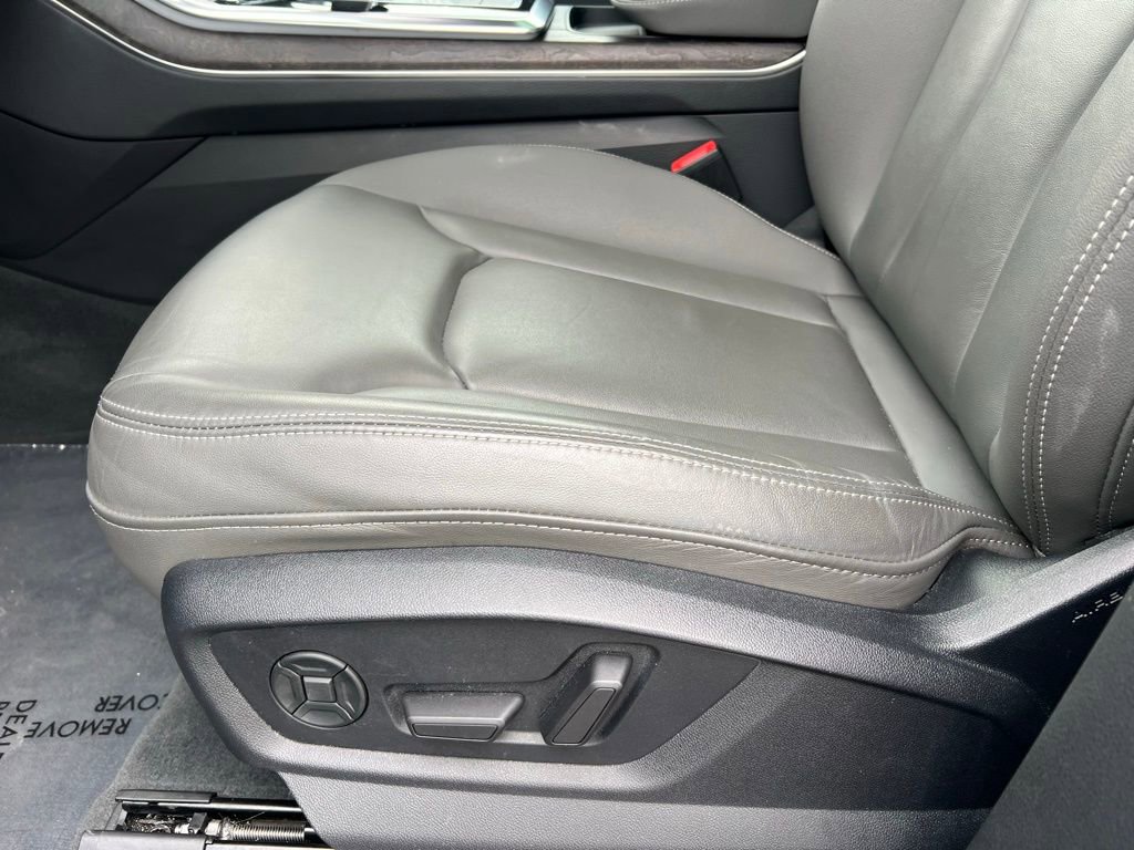 Used 2022 Audi Q8 Premium image 10