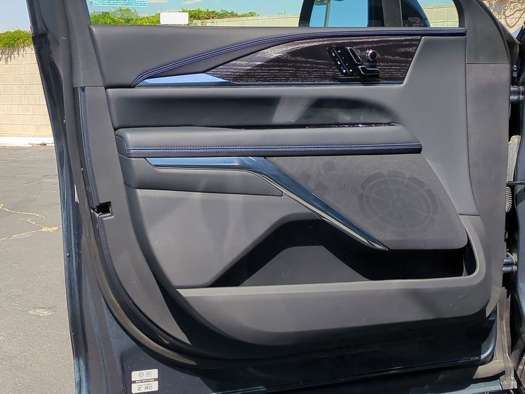 Certified 2025 Cadillac Escalade IQ Luxury 1 AWD/4WD image 25