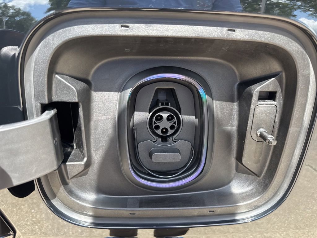 Used 2025 Chevrolet Silverado EV RST AWD/4WD image 19