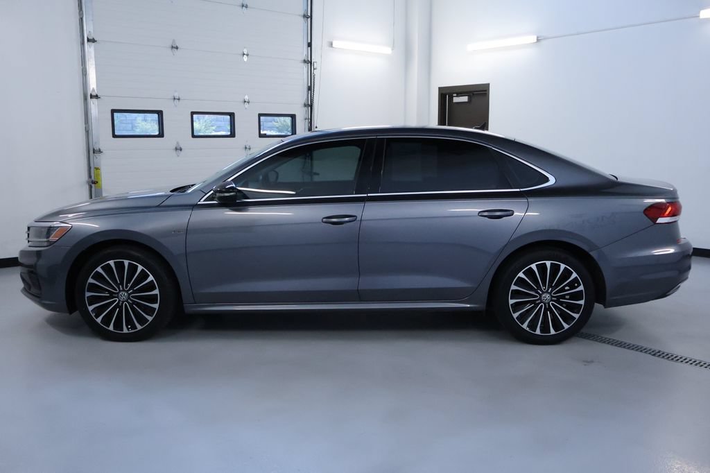 Used 2022 Volkswagen Passat 2.0T FWD image 4