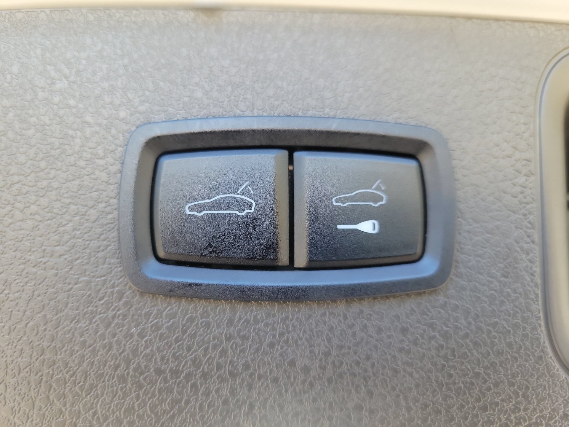 Used 2023 Porsche Macan S AWD/4WD image 12