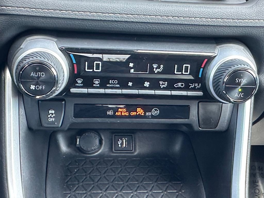 Used 2024 Toyota RAV4 LE AWD/4WD image 17