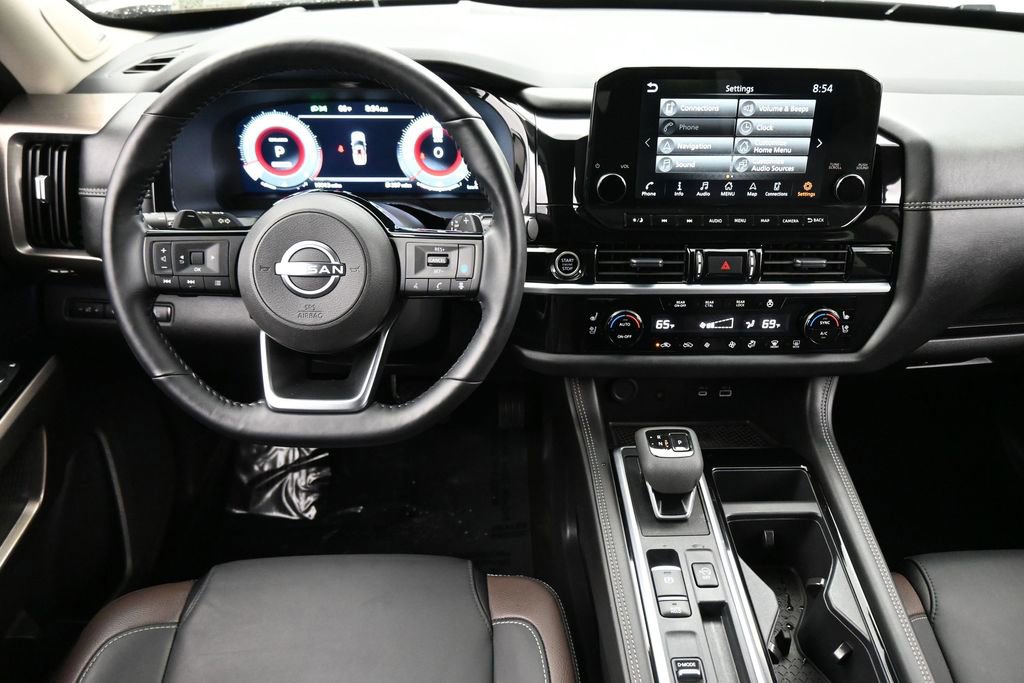 Used 2024 Nissan Pathfinder Platinum FWD image 7