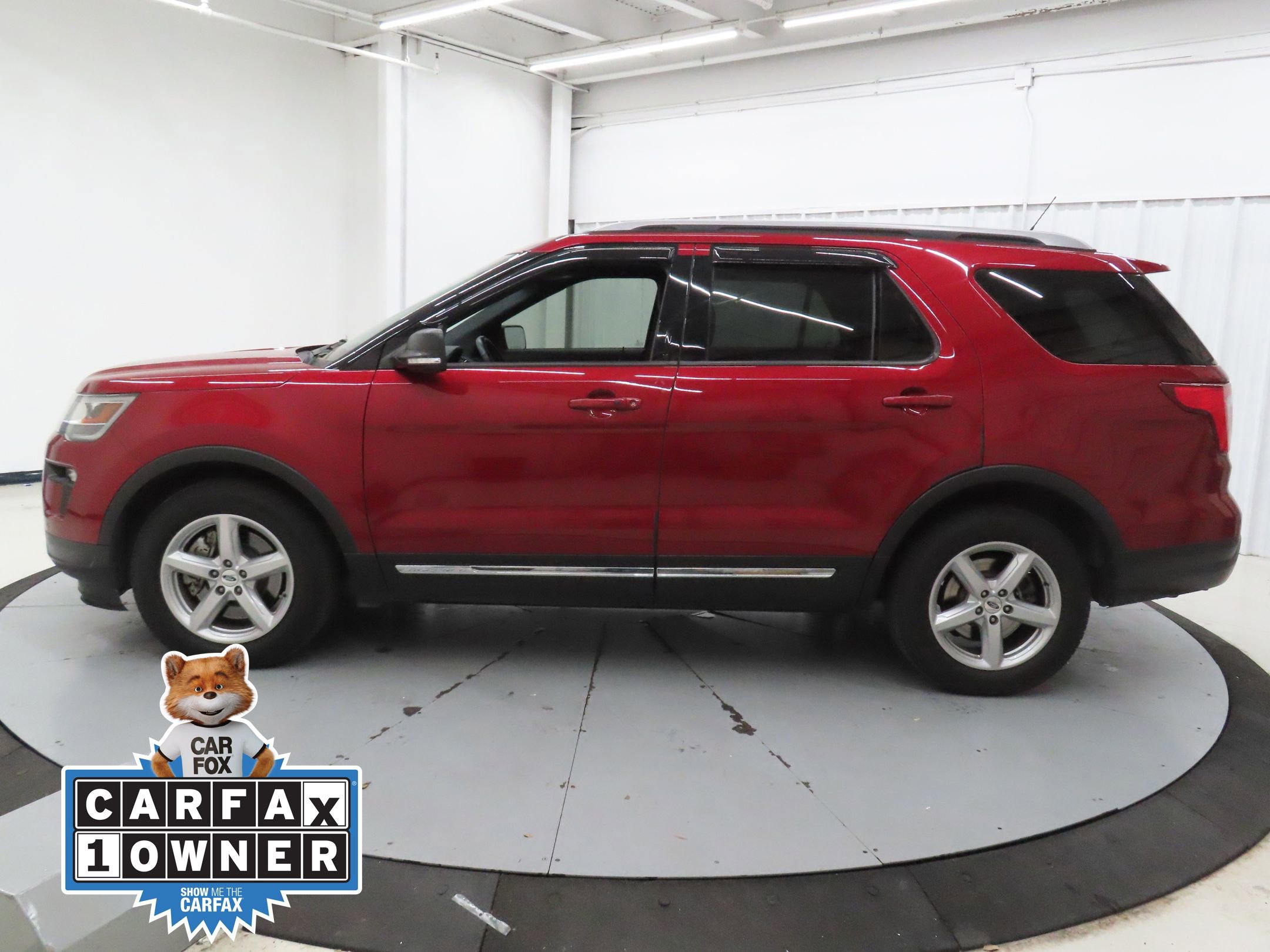 Used 2019 Ford Explorer XLT w/ Equipment Group 202A image 6